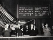 Nicolae Ceauşescu , Iosip Broz Tito şi alte persoane, la mitingul de prietenie româno - iugoslav