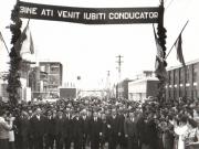 Membri ai conducerii de partid şi de stat vizitând regiunea Argeş (Uzinele Chimice Piteşti)