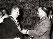 Aspecte din timpul vizitei oficiale de prietenie a preşedintelui Consiliului de Stat al României, Nicolae Ceauşescu în Ecuador (acordarea unor înalte distincţii). (14-16 septembrie 1973).
