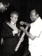 Vizita lui Nicolae Ceauşescu în Republica Liberia – înmânarea unor înalte distincţii între cei doi şefi de stat.(4 martie 1974).