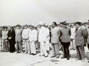 Bucureşti, august 1957. Întâmpinarea pe aeroportul Băneasa a delegaţiei guvernamentale şi de partid a R.D. Vietnam în frunte cu Ho Si Min. (august 1957)