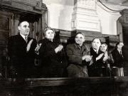 Gheorghe Gheorghiu –Dej, Ana Pauker, Vasile Luca, Teohari Georgescu, Valter Roman, Vasile Mârza pe banca ministerială, cu prilejul celei de-a 10-a sesiuni a Marii Adunări Naţionale în cadrul căreia s-a votat bugetul de stat al R.P.R. pe anul 1951 şi s-a semnat Apelul pentru un Pact al Păcii  (7.IV.1951). (5-7.IV.1951).