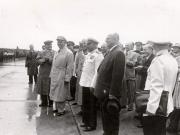 Gheorghe Gheorghiu –Dej, Petru Groza, K.E. Vorosilov, Kavtaradze,  Gh. Stoica, Chişinevselu Iosif, Sorin Toma, cu prilejul sosirii în Capitală a delegaţiei guvernamentale sovietice în frunte cu K.E. Vorosilov, pentru a participa la sărbătorirea zilei de 23 august. (22.08.1951).