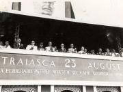 Gheorghe Gheorghiu –Dej, Petru Groza, Vasile Luca, Ana Pauker, C.I.Parhon, Kavtaradze Sofia, M. B. Mitin, K.E. Vorosilov, Teohari Georgescu, Kavtaradze S.I., Chişinevselu Iosif în tribuna oficială cu prilejul sărbătoririi zilei de 23 august 1951(Piaţa Aviatorilor).    (23.08.1951).