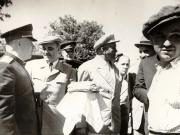 Gheorghe Gheorghiu –Dej, Petru Groza, K.E. Vorosilov, Teohari Georgescu primiţi cu tradiţionala pâine şi sare cu prilejul vizitei făcute la G.A.C. „Drumul lui Lenin”, satul Livedea, reg. Bucureşti.  (24.08.1951).