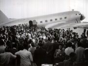 Aspecte de la Aeroportul Băneasa înainte de plecarea delegaţiei guvernamentale române care a participat la Conferinţa de Pace de la Paris. (11.08.1946).