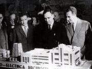 În prezenţa lui Dej s-a deschis ls 25.09.1946 la sala „Dalles” expoziţia „Refacerea şi dezvoltarea căilor ferate”. Sunt prezenţi: V. Luca, ş.a. (25.09.1946).