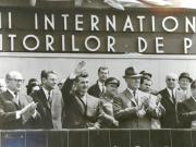 Aspecte de la tribuna centrală, în timpul demonstraţiei oamenilor muncii, cu ocazia zilei de 1 Mai în Bucureşti. (1 mai 1967)