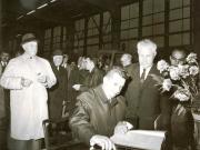 Aspecte din timpul vizitei conducătorilor de partid şi de stat în regiunea Braşov, Uzinele „Steagul Roşu” din Braşov. (15-18 iunie 1967)