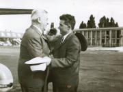 Nicolae Ceauşescu şi Ion Gh. Maurer, la înapoierea delegaţiei României de la sesiunea extraordinară a Adunării Generale a O.N.U. (29 iunie 1967)