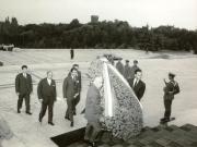 Ministrul de externe al Iranului, Ardeshir Zahedi, a depus o coroană la Monumentul Eroilor luptei pentru libertatea poporului şi a patriei, pentru socialism. (15 august 1967)