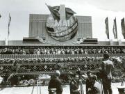 Aspecte din timpul demonstraţiei oamenilor muncii din Bucureşti, cu prilejul zilei de 1 mai. Vedere de la tribuna oficială.  (1 mai 1968)