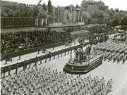 Aspecte din timpul demonstraţiei oamenilor muncii din Bucureşti, cu prilejul zilei de 1 mai. (1 mai 1968)