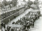 Aspecte din timpul demonstraţiei oamenilor muncii din Piteşti, cu prilejul zilei de 1 mai. (1 mai 1968)