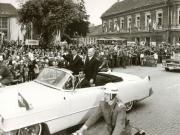 Nicolae Ceauşescu, conducătorul delegaţiei de partid şi de stat, este întâmpinat de locuitorii oraşului Ljubliana.(29 mai 1968)