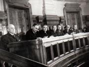 Gh. Gh.-Dej, Petru Groza, Vasile Luca, Teohari Georgescu, Chivu Stoica, Lothar Rădăceanu, Emil Bodnăraş, Vasile Vaida pe banca ministerială participând la cea de a 9-a sesiune ordinară a M.A.N., în cadrul căreia s-a dezbătut proiectul de lege privind planul cincinal de dezvoltare a economiei naţionale a R.P.R., în perioada 1951-1955. (14 decembrie 1950)