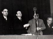 Gh.Gh. Dej, Chivu Stoica, I. Gh. Maurer şi alte persoane, în prezidiu, la lucrările Congresului Uniunii Sindicale C.F.R. care a avut loc în Sala Mare a Clubului de pe stadionul Giuleşti.(20 ianuarie 1945)