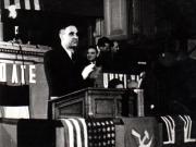 Gh.Gheorghiu Dej, rostindu-şi cuvântarea la Primul Congres General al Sindicatelor Unite care a avut loc la Bucureşti între 20-30 ianuarie 1945 (Clădirea Marii Adunări Naţionale) (V. Luca).(20 – 30  ianuarie 1945)