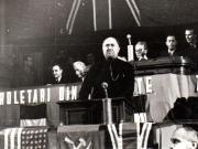Gh.Gheorghiu Dej, Chivu Stoica şi alte persoane, în prezidiu la lucrările Primului Congres General al Sindicatelor Unite, care a avut loc în Palatul Marii Adunări Naţionale (vorbeşte preotul Burducea) (Ana Pauker, ing. G. Nicolau, Brătfăleanu, Alexandru Sencovici).(20 – 30  ianuarie 1945)