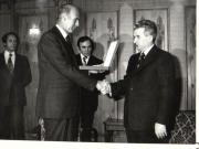 Aspect de la conferirea de către preşedintele Nicolae Ceauşescu a Ordinului „Steaua Republicii Socialiste România” cl. I, preşedintelui Republicii Franceze, Valery  Giscard d’ Estaing, care efectuează o vizită oficială în ţara noastră. (8.III.). (8-10.III.1979).