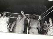 Aspect de la Adunarea populară din oraşul Maputo, ce a avut loc cu ocazia vizitei oficiale a lui Nicolae Ceauşescu împreună cu Elena Ceauşescu, în R.P. Mozambic, la invitaţia preşdintelui Frelimo, Samora Moises Machel şi a şoţiei sale, Graqa Machel. (18-21.IV.1979).