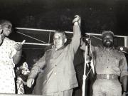 Aspect de la Adunarea populară din oraşul Maputo, ce a avut loc cu ocazia vizitei oficiale a lui Nicolae Ceauşescu împreună cu Elena Ceauşescu în R.P. Mozambic, la invitaţia preşdintelui Frelimo, Samora Moises Machel şi a şoţiei sale, Graqa Machel. (18-21.IV.1979).