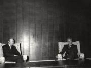 Preşedintele Nicolae Ceauşescu a primit în staţiunea Neptun pe Kurt Waldheim, secretar general al O.N.U. care, la invitaţia guvernului român, face o vizită oficială în ţara noastră. La întrevedere a participat Ştefan Andrei, ministrul afacerilor externe al României. (9.VII.1979).