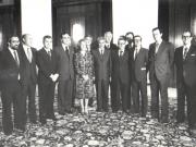 Aspect din timpul soleminităţii de la Palatul Republicii, a înmânării preşedintelui Nicolae Ceauşescu a Medaliei de aur cu plachetă a Institutului de relaţii internaţionale din Roma, „pentru marea contribuţie la promovarea păcii, bun universal al omului”, precum şi a medaliei jubiliare emisă de acelaşi institut cu prilejul celei de-a 35-a aniversări a eliberării României. Distincţii i-au fost înmânate şi Elenei Ceauşescu. (24.VII.1979).