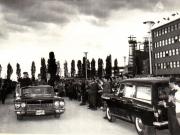 Nicolae Ceauşescu a făcut o vizită de lucru la Oradea. Mulţimea aclamă entuziastă sosirea înaltului oaspete.(14 iulie 1969).