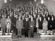 Nicolae Ceauşescu fotografiat împreună cu grupul delegaţilor la Congresul al X-lea al P.C.R din judeţele Suceava, Sălaj şi Sibiu.  (6-12 august 1969)