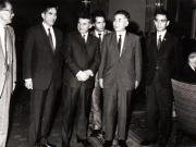 Nicolae Ceauşescu, secretar general al P.C.R., într-o pauză a Congresului X al P.C.R, se întreţine cu membrii delegaţiei Partidului Comunist din Japonia, participanţi la lucrările Congresului al X-lea al P.C.R     (9  august 1969).