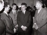 Nicolae Ceauşescu, secretar general al P.C.R, întreţinându-se cu membrii delegaţiei poloneze (P.M.U.P.), invitată să participe la lucrările celui de-al X-lea Congres al P.C.R.(11  august 1969).