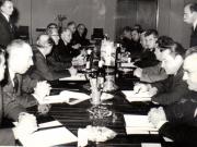 Convorbirile oficiale dintre delagaţia R.S.R., condusă de Nicolae Ceauşescu, secretar general al P.C.R, preşedintele Consiliului de Stat al R.S.R, şi delegaţia iugoslavă condusă de Iosip Broz Tito, preşedintele Republicii Socialiste Federative Iugoslavia, preşedintele Uniunii Comuniştilor din Iugoslavia.   (20 septembrie 1969).