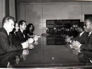 Nicolae Ceauşescu, secretar general al P.C.R., în timpul convorbirilor oficiale cu delegaţia Partidului Democrat din Guineea, condusă de Keita Mamadi, secretar al Biroului Politic Naţional al Partidului, care face o vizită în ţara noastră.   (2 octombrie 1969).