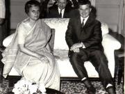 Nicolae Ceauşescu, preşedintele Consiliului de Stat al R.S.R., într-o vizită oficială în India. Vizita protocolară la Indira Gandhi.   (13 octombrie 1969).
