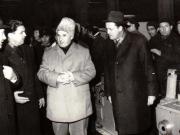 Vizita de lucru a lui Nicolae Ceauşescu, secretar general al P.C.R., preşedintele Consiliului de Stat al R.S.R la Uzina mecanică Sibiu.       (5 ianuarie 1971).