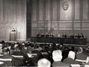 Plenara C.C. al P.C.R. din 3 noiembrie 1971 - Nicolae Ceauşescu expunându-şi cuvântarea.  (3 noiembrie 1971).