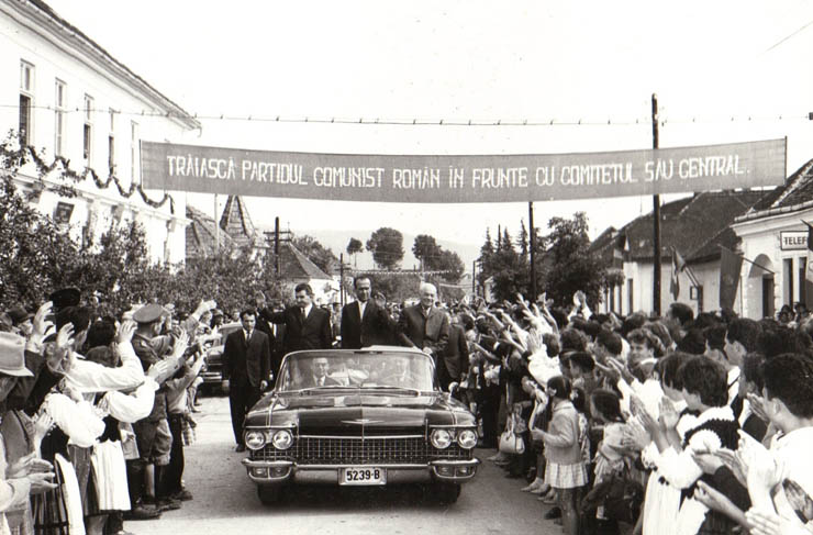 Aspect din timpul vizitei conducătorilor de partid şi de stat în regiunea Mureş Autonomă Maghiară (Odorhei)