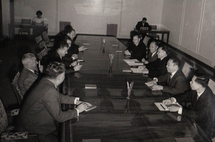 Primirea la Consiliul de Minştri a delegaţiei economice guvernamentale a R.D. Vietnam, condusă de Le Thanh Nghi