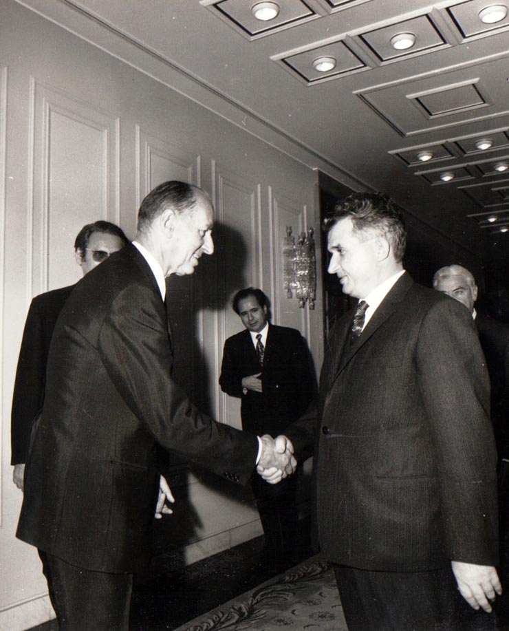 Primirea la Nicolae Ceauşescu (cu prilejul unei recepţii) a directorului general al UNESCO, Rene Maheu.(septembrie 1972).