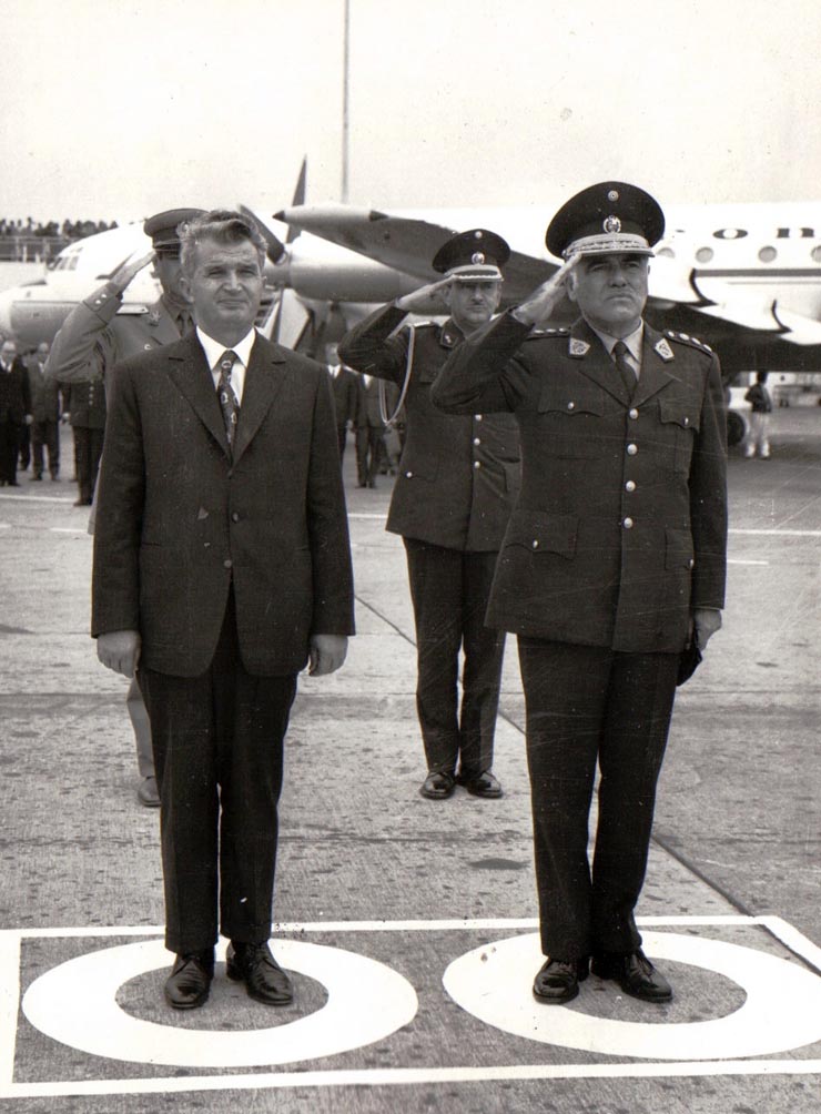 Vizita preşedintelui Consiliului de Stat al R.S.R. în Republica Peru, pe aeroportul din Lima.(septembrie 1973).