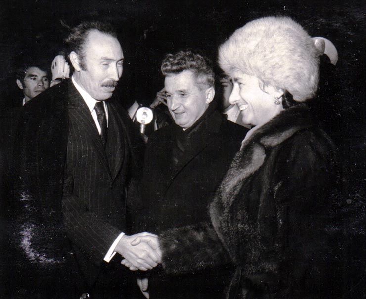 Aspecte din timpul vizitei oficiale de prietenie a preşedintelui Consiliului de Stat al României, Nicolae Ceauşescu şi a Elenei Ceauşescu în Algeria.(2 decembrie 1973).