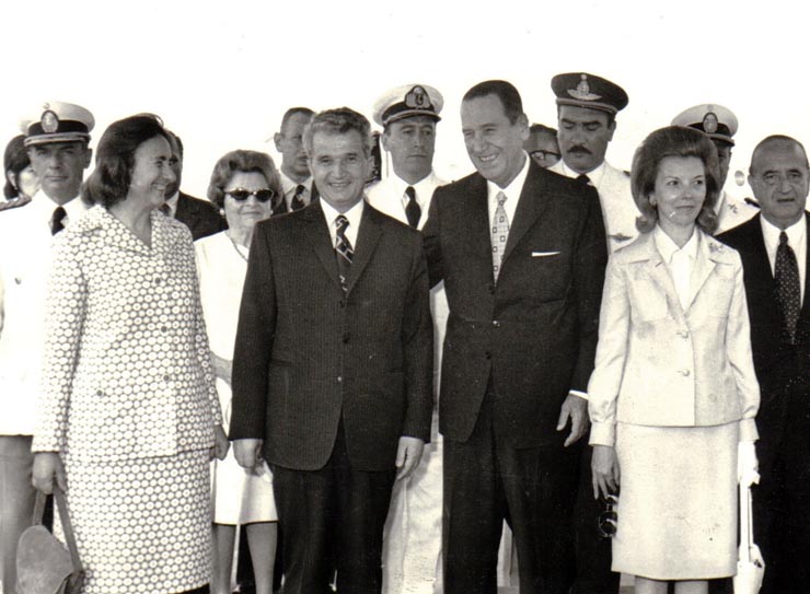 Vizita lui Nicolae Ceauşescu în Republica Argentina. Primirea delegaţiei R.S.R. la Buenos-Aires.(5 martie 1974).