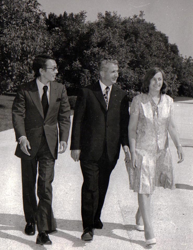 Aspecte de la primirea de către Nicolae Ceauşescu a trimişilor speciali ai Companiei japoneze de televiziune, N.H.K.          (13 iulie 1974).