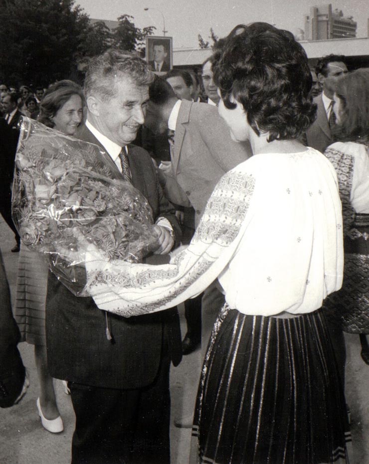 Aspecte de la participarea lui Nicolae Ceauşescu la festivitatea inaugurării Expoziţiei Realizărilor Economiei Naţionale (E.R.E.N.).           (17 august 1974).