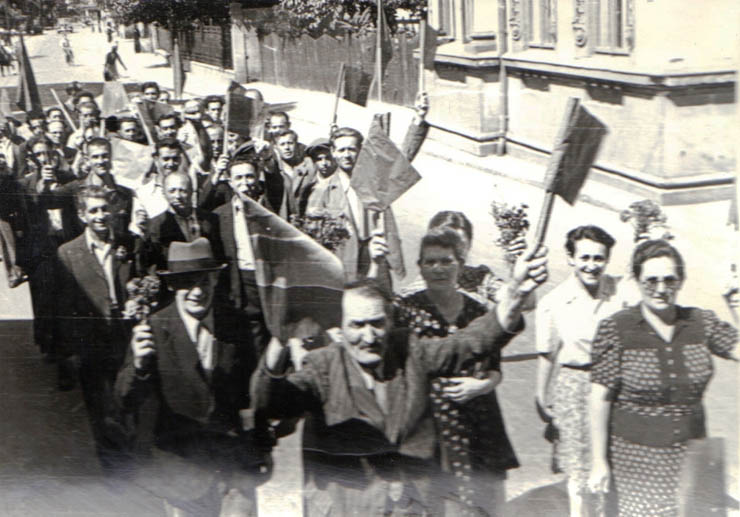 În drum spre întâmpinarea Armatei Roşii.