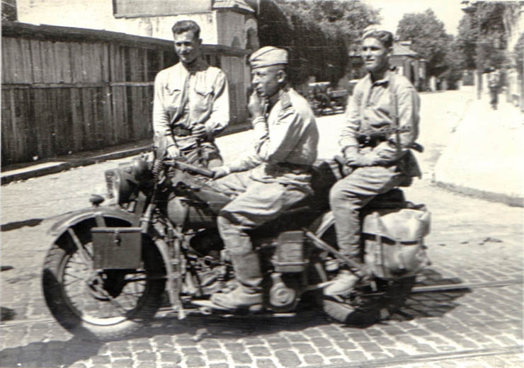 Întâlnire cu patrula sovietică în drum spre întâmpinarea Armatei