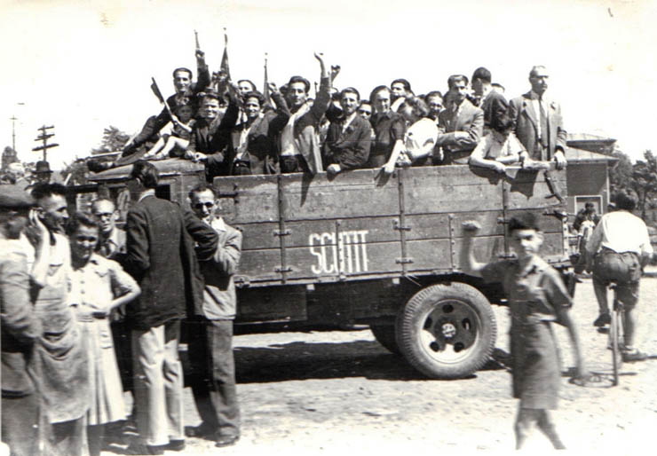 Întâmpinarea Armatei Roşii (Colentina). Tovarăşii de la Apărarea Patriotică.