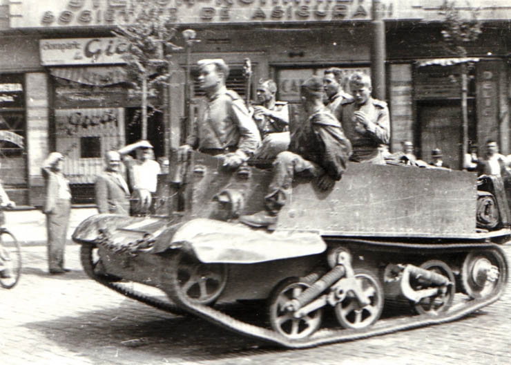  Intrarea Armatei Sovietice în Bucureşti.Bulevardul Carol.