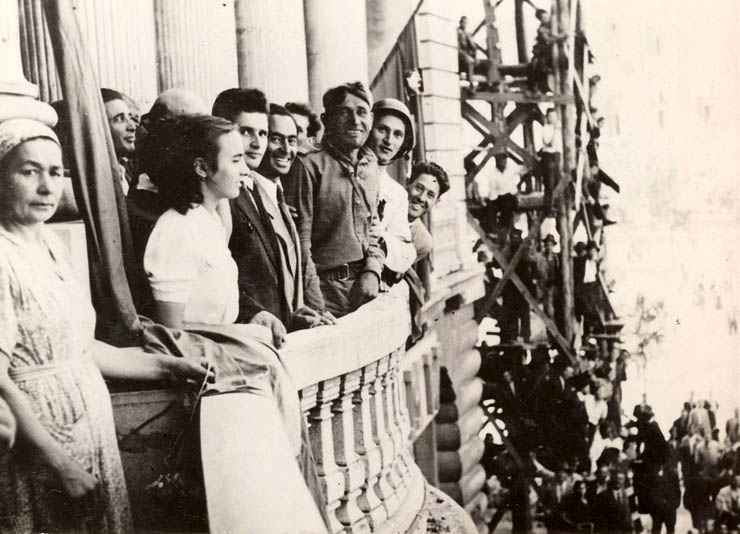 Miting în Piaţa Universităţii, organizat cu ocazia intrării trupelor sovietice în Bucureşti. (30.08.1944)